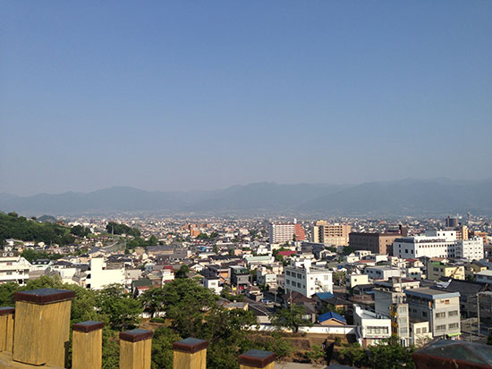舞鶴城跡から見た甲府市内の画像